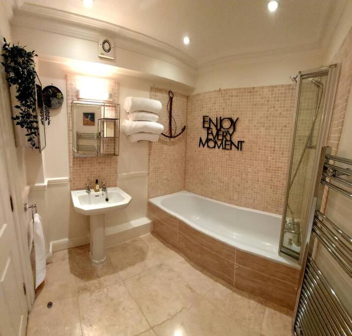 Beautifully Appointed, Period Seaside Apartment Folkestone Eksteriør bilde